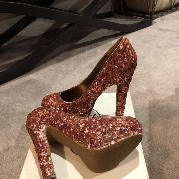 Shoes - Picture 5 of 7